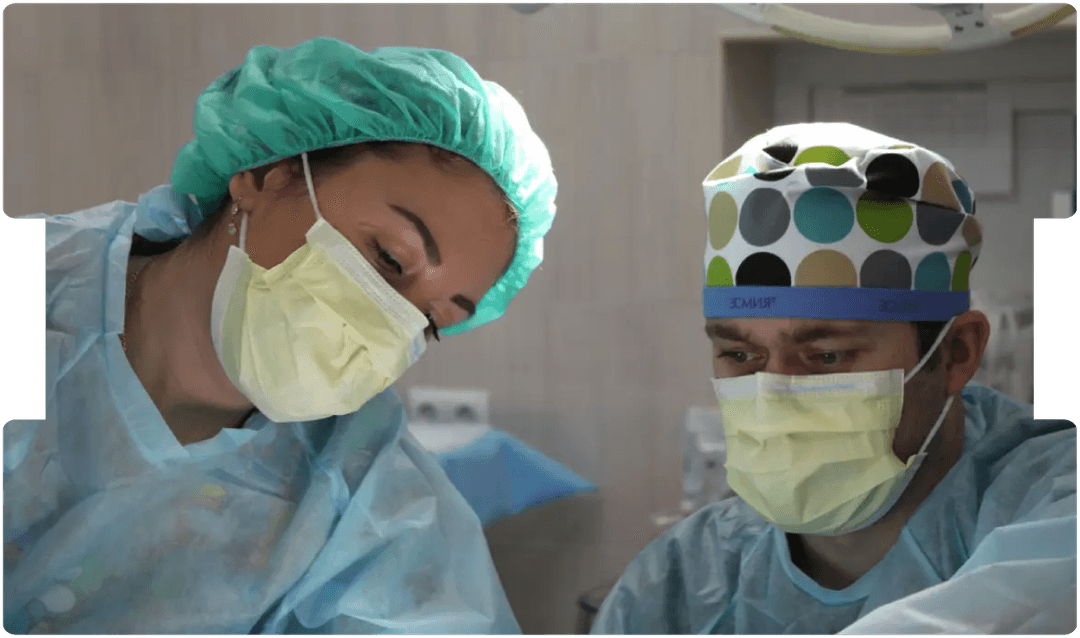 Surgeons focused during a procedure, representing multidisciplinary teamwork and legal issues surrounding brain surgery and informed consent.
