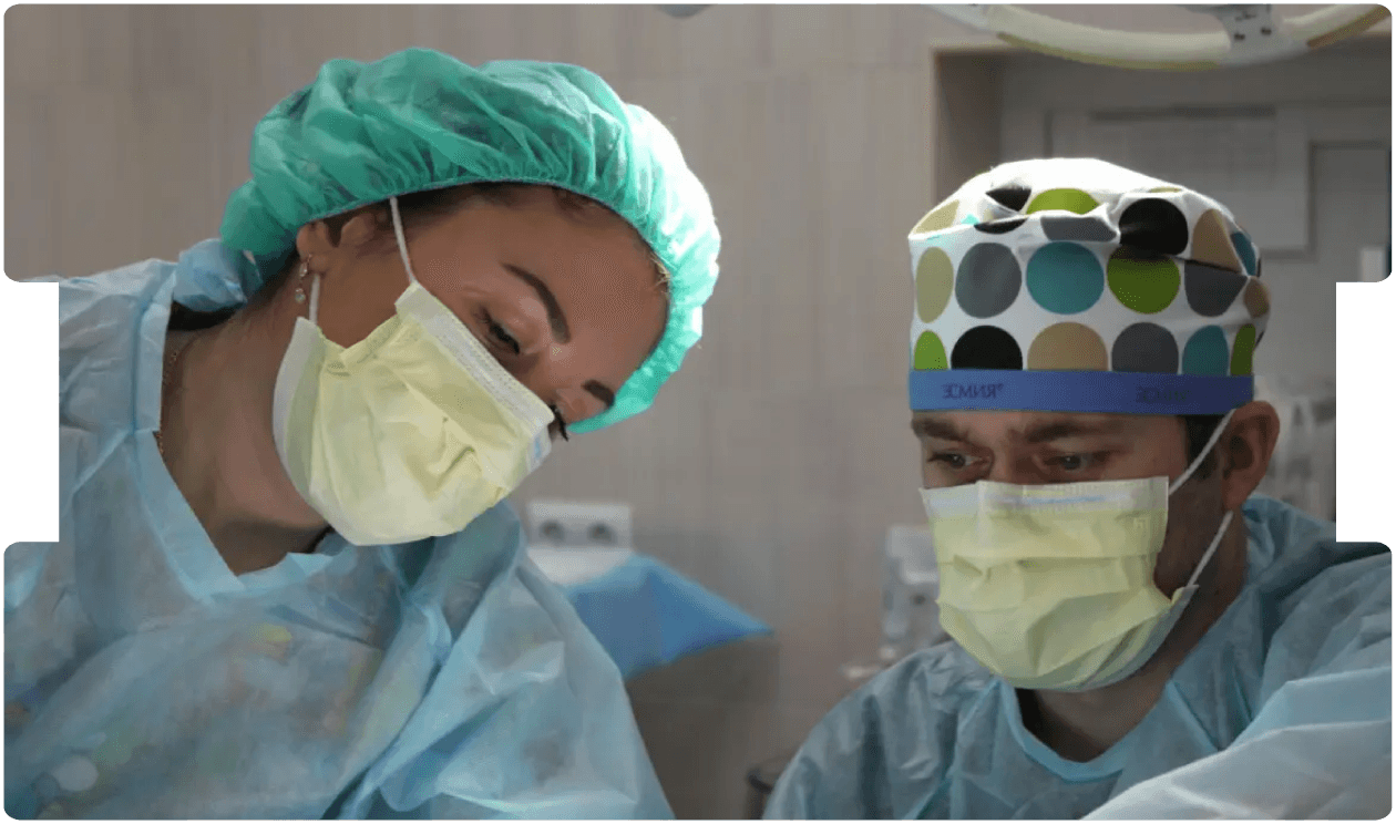 Surgeons focused during a procedure, representing multidisciplinary teamwork and legal issues surrounding brain surgery and informed consent.