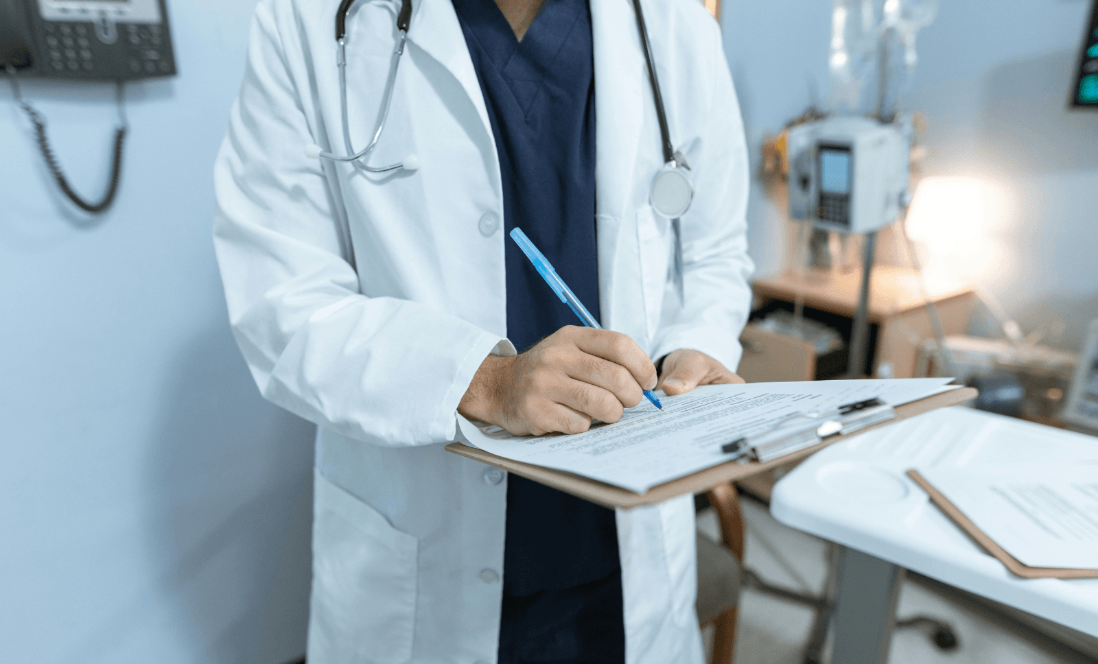 doctor-holding-clipboard-INNEG-expert-witness
