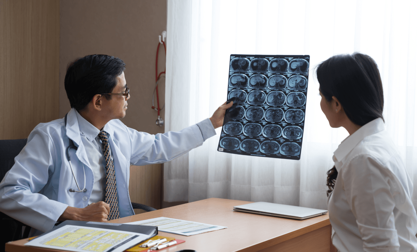 neurology-INNEG-header-two-doctors-expert-witness