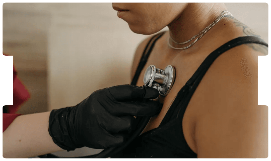 Doctor using a stethoscope to examine a patient’s chest, illustrating atrial fibrillation assessment and its medico-legal significance.